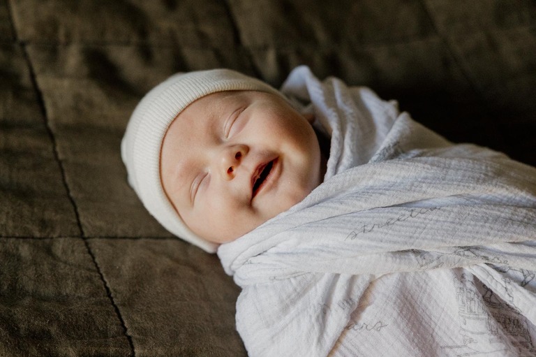 in home candid newborn photographer
